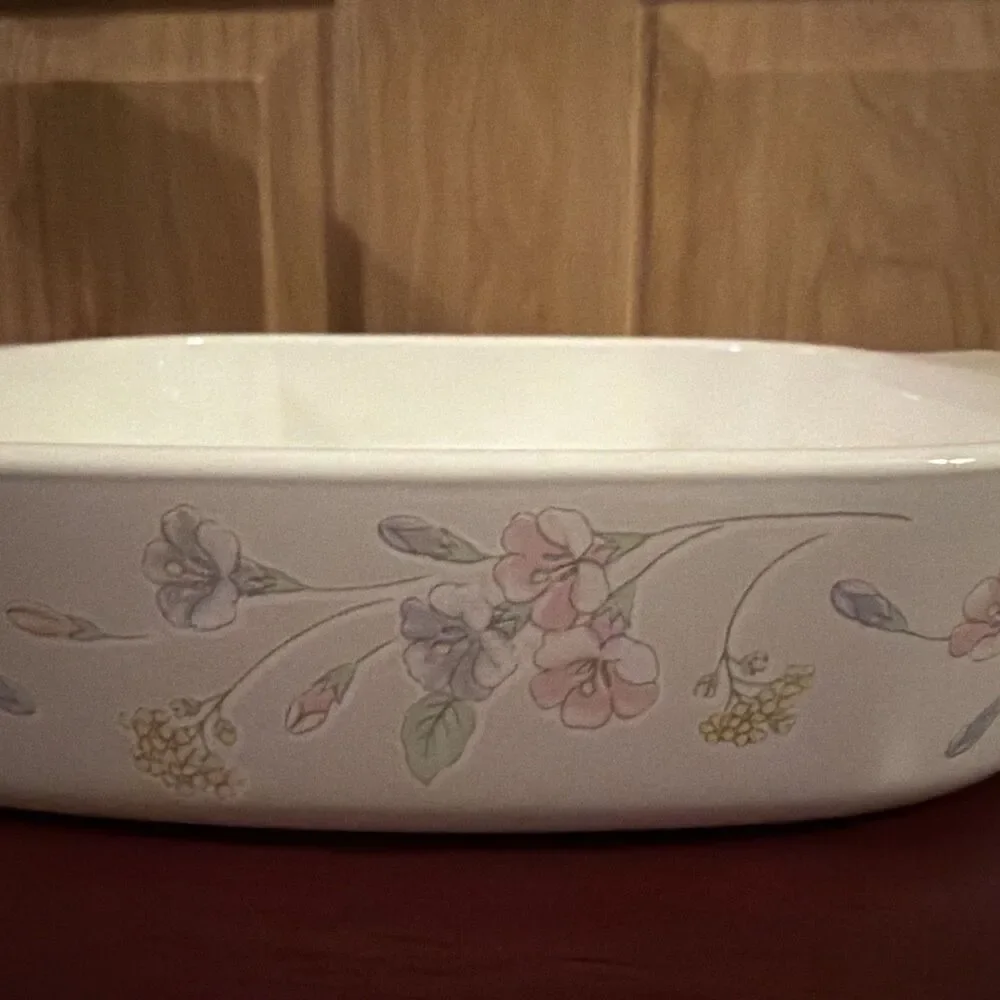 CorningWare A-10-B, 2.5L Floral Square Casserole Baking Dish.Excellent Condition